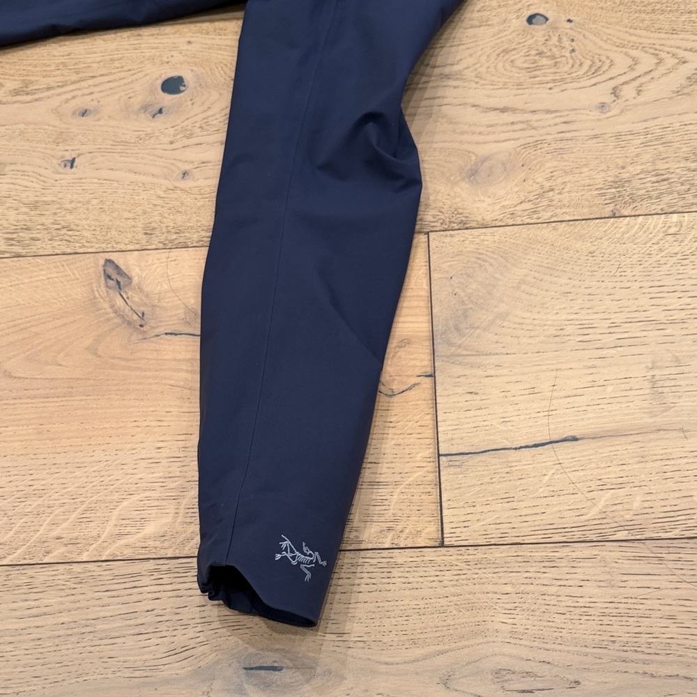 Arc'teryx Navy Blue Hooded Goretex Rain Jacket - Picture 2 of 7